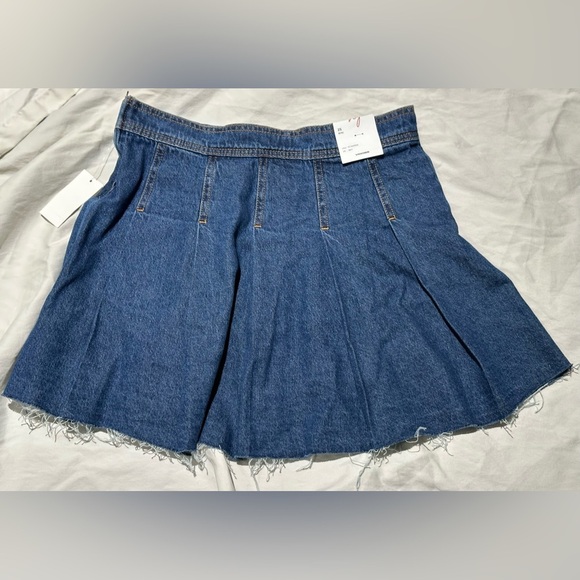 ✨NWT✨ Vigoss: Denim Mini Skirt- Size 25 - Picture 2 of 8